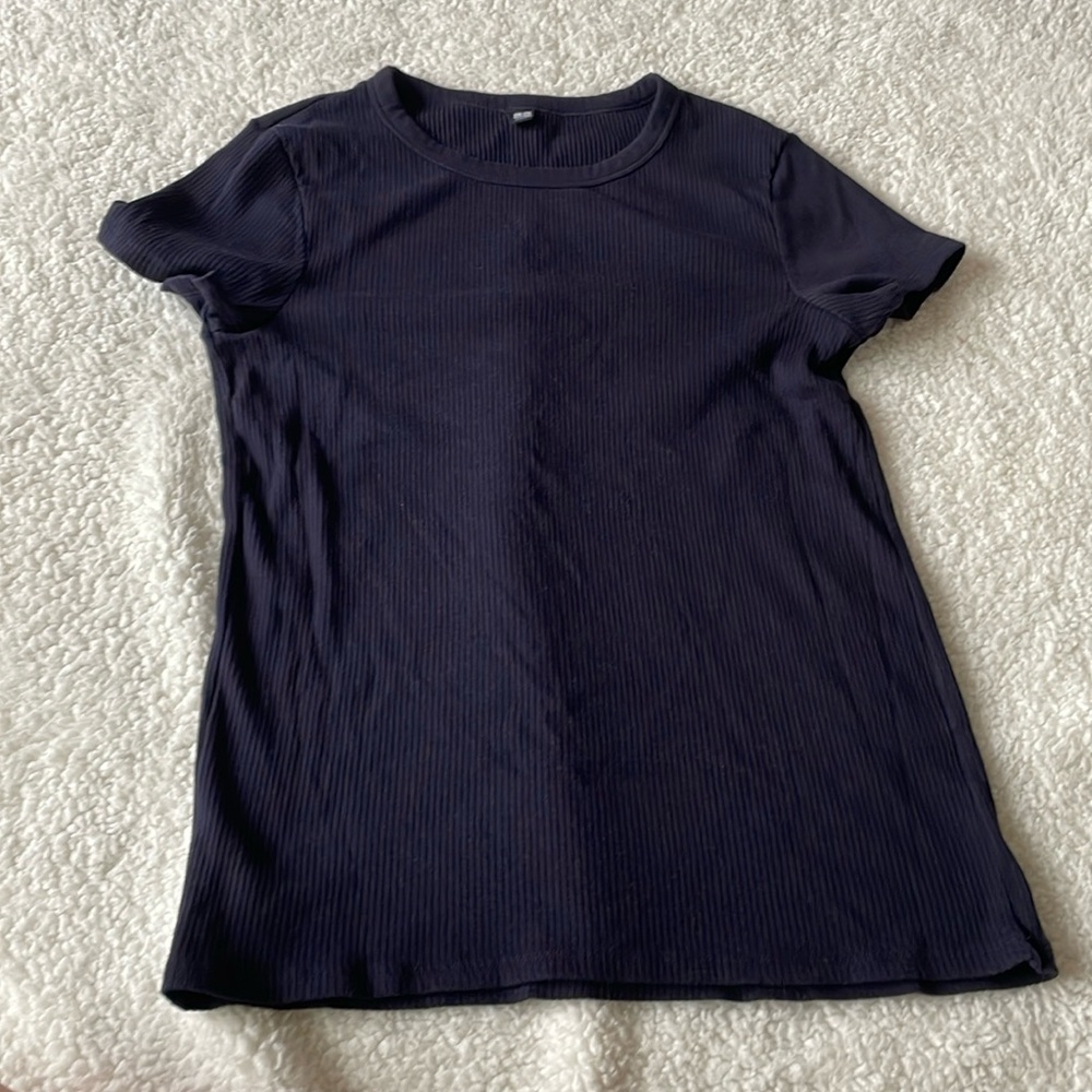 Uniqlo ribbed navy T-shirt